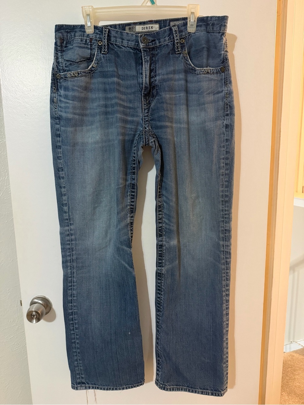BKE Derek Men’s Bootcut Jeans in Faded Blue Wash